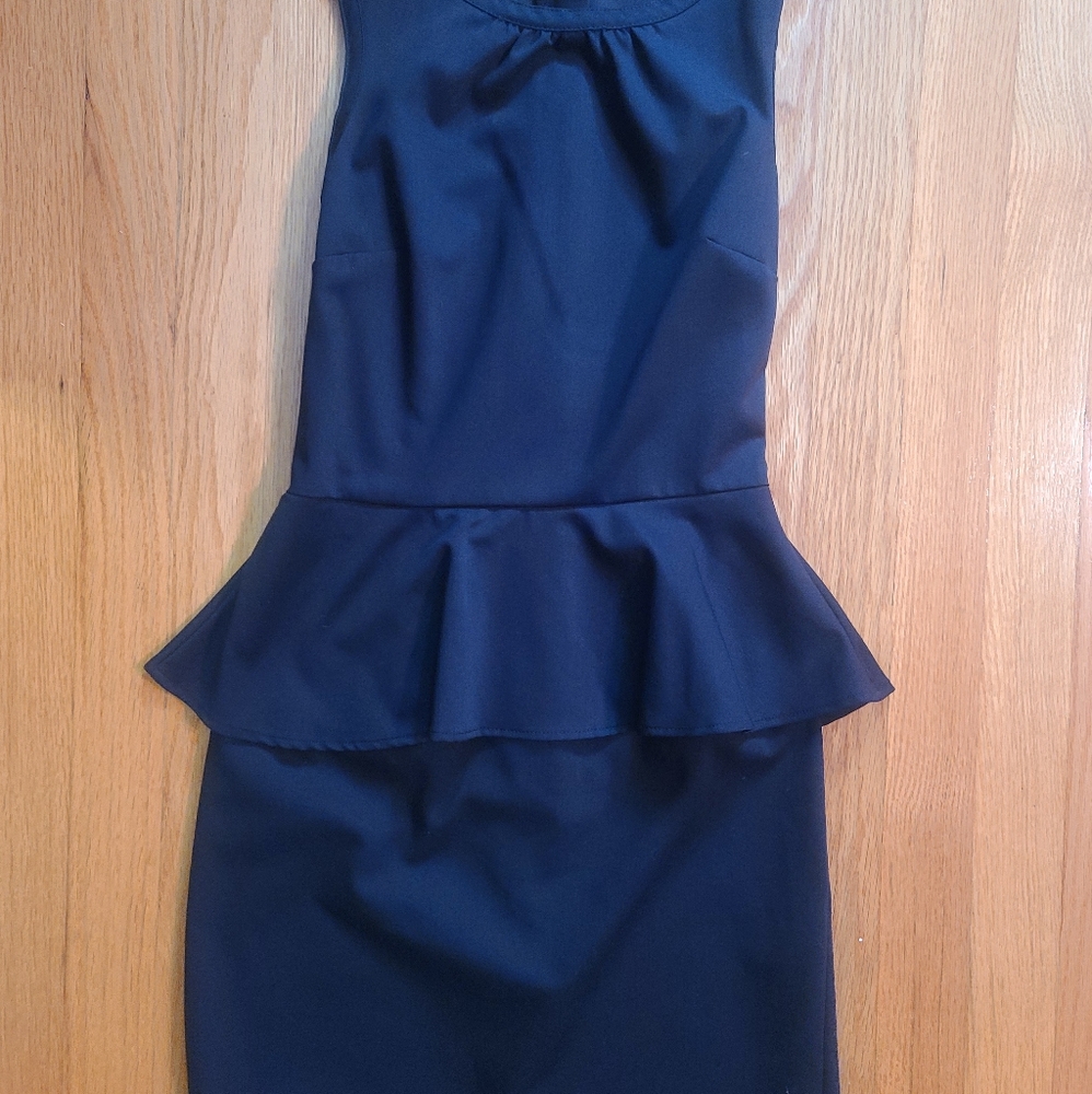Black Dress - Picture 5 of 5